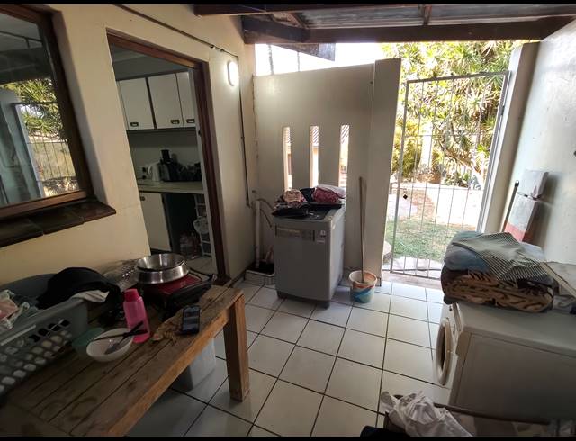 4 BEDROOM FREEHOLD FOR SALE IN CAVERSHAM GLEN